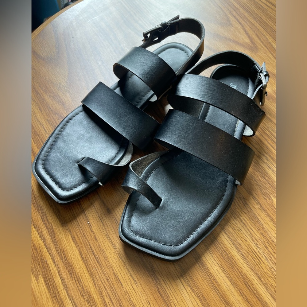 Just fab, ladies, 7. Like new, black, summer sandal. Beach, pool vacation cruise
